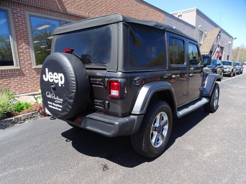 Used 2018 Jeep Wrangler Unlimited Sahara image 33