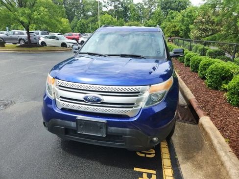 Used 2014 Ford Explorer XLT w/ Equipment Group 202A FWD image 3