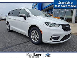 Used 2023 Chrysler Pacifica Touring-L FWD video 1