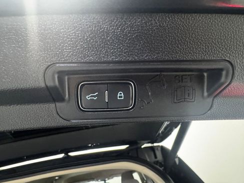 Used 2023 Ford Explorer XLT AWD/4WD image 40