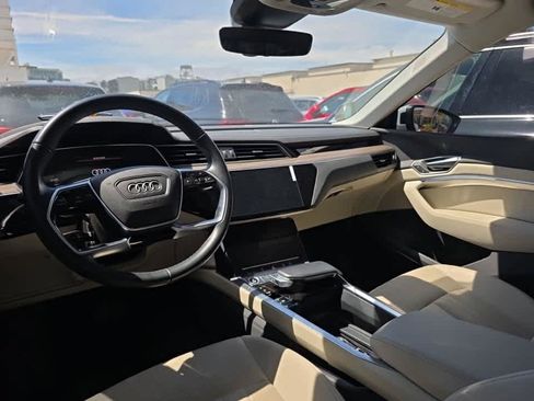 Used 2024 Audi Q8 e-tron Premium Plus AWD/4WD image 3