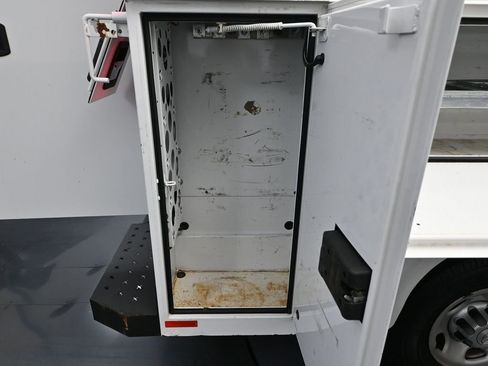 Used 2017 Chevrolet Express 3500 image 42