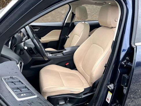 Used 2019 Jaguar F-PACE Premium image 22