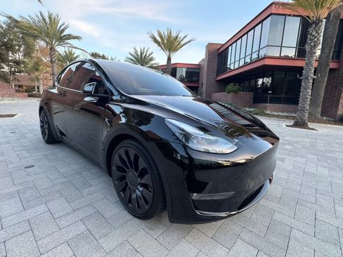 Used 2023 Tesla Model Y Performance AWD/4WD image 10