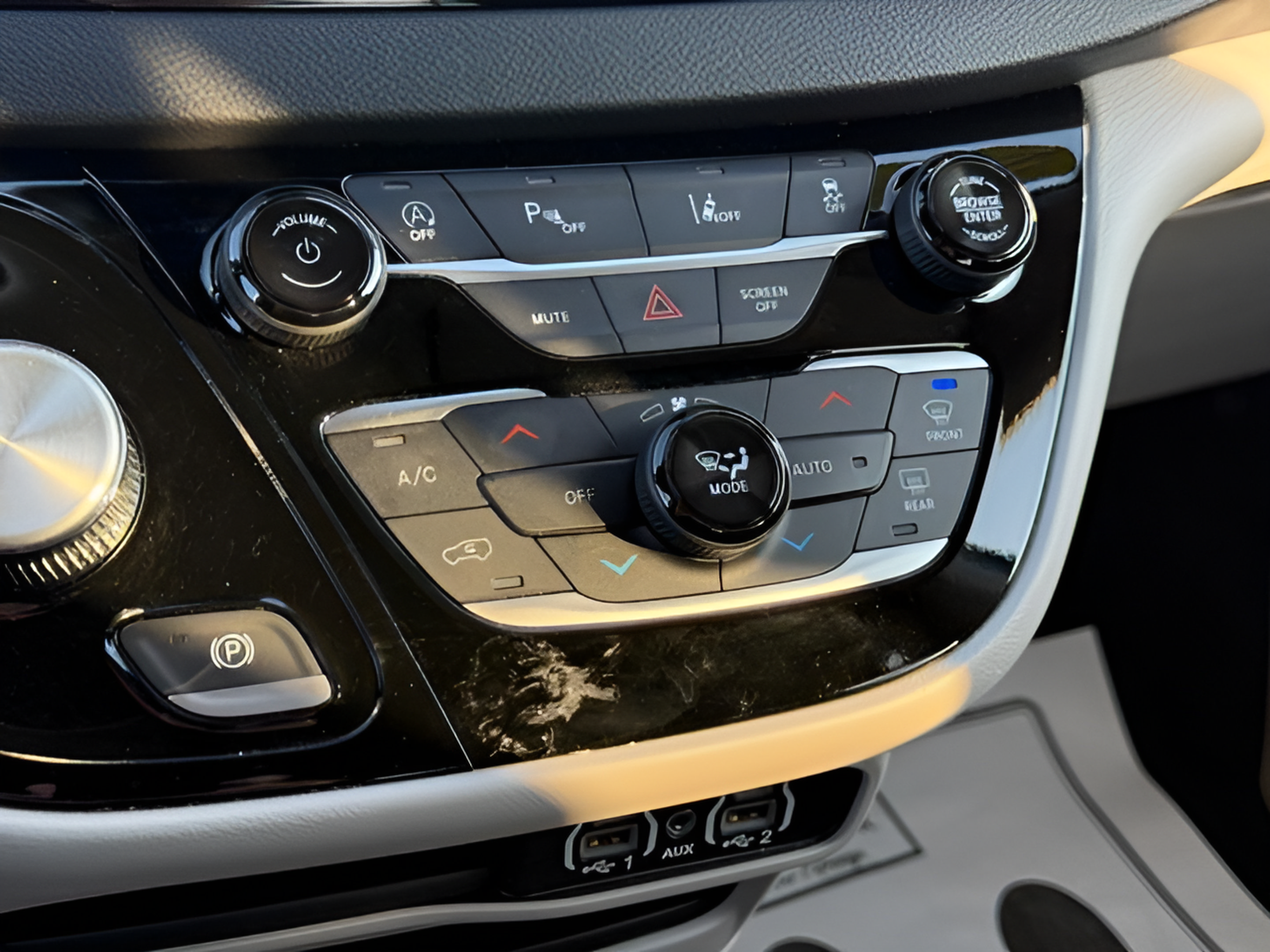 Used 2024 Chrysler Pacifica Touring-L FWD image 27