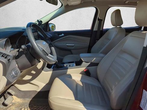 Used 2019 Ford Escape SEL image 9