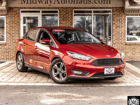 Used 2017 Ford Focus SE image 3