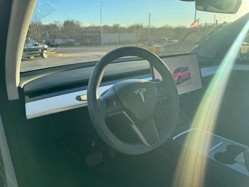 Used 2024 Tesla Model Y Long Range image 3