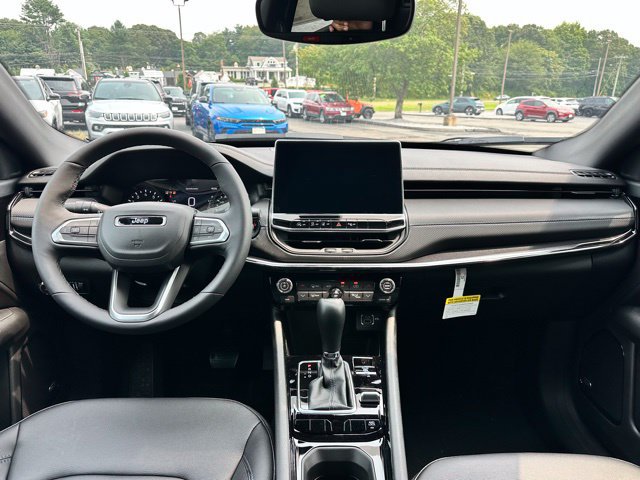 New 2025 Jeep Compass Limited w/ Sun & Sound Group AWD/4WD image 13