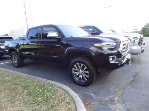 Used 2023 Toyota Tacoma Limited AWD/4WD image 4