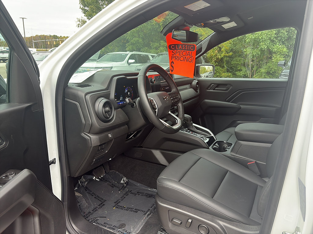 New 2026 Chevrolet Colorado Trail Boss w/ Midnight Edition AWD/4WD image 10