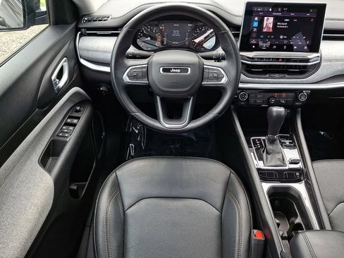 Used 2022 Jeep Compass Latitude w/ Sun and Sound Group AWD/4WD image 12