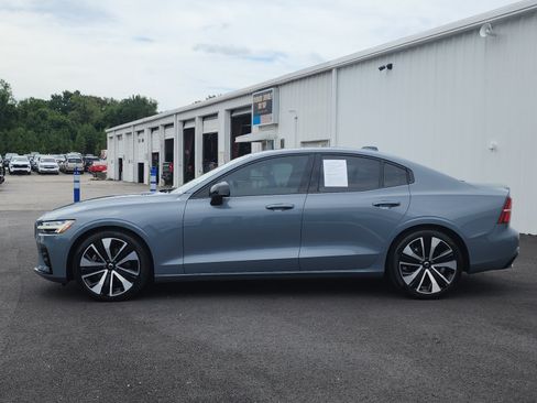 Used 2022 Volvo S60 B5 Momentum w/ Premium Package AWD/4WD image 2