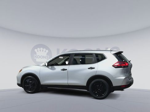 Used 2018 Nissan Rogue S image 8