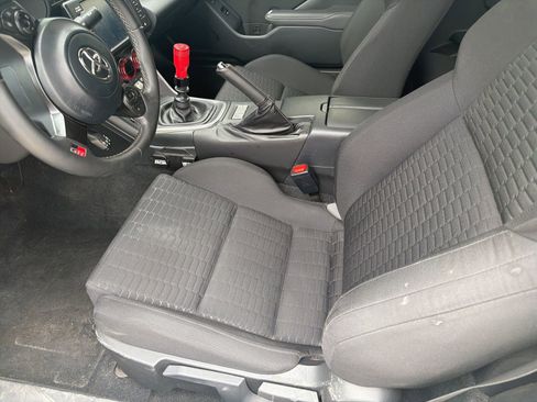 Used 2023 Toyota GR86 image 11