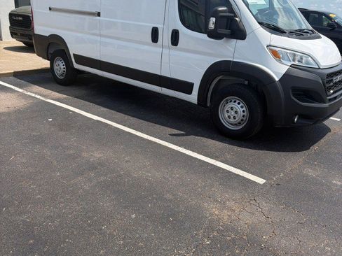 Used 2025 RAM ProMaster 2500 w/ Convenience Group FWD image 4