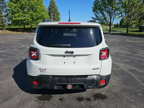 Used 2015 Jeep Renegade Latitude w/ Popular Equipment Group AWD/4WD image 5