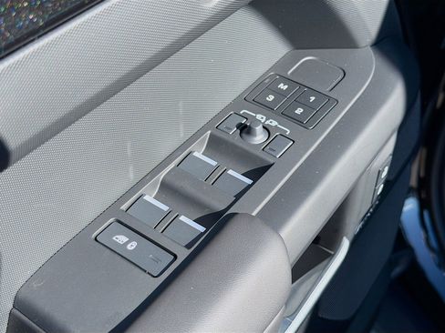 New 2026 Land Rover Defender 110 X-Dynamic SE image 22