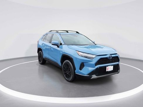 Certified 2022 Toyota RAV4 SE w/ Convenience Package AWD/4WD image 2