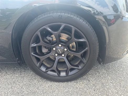 Used 2019 Chrysler 300 S RWD image 40