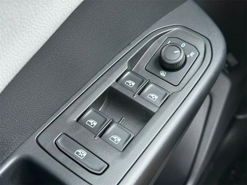 Certified 2022 Volkswagen Taos SE image 22