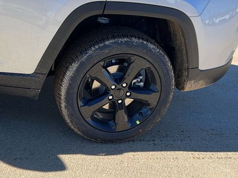 New 2026 Jeep Grand Cherokee Limited image 12