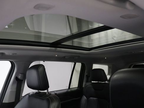 Used 2023 Jeep Grand Cherokee L Limited w/ Luxury Tech Group II image 11