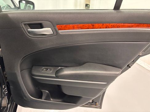 Used 2013 Chrysler 300 AWD w/ Driver Convenience Group image 27