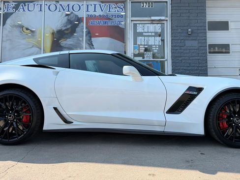 Used 2015 Chevrolet Corvette Z06 w/ 3LZ Preferred Equipment Group RWD image 2