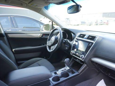 Used 2018 Subaru Outback 2.5i Premium AWD/4WD image 9
