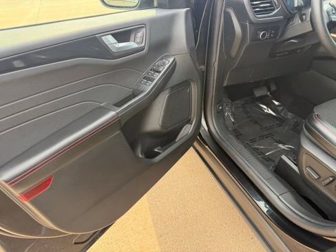 Used 2025 Ford Escape ST-Line FWD image 16