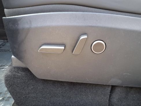Used 2025 Tesla Model Y Long Range AWD/4WD image 13