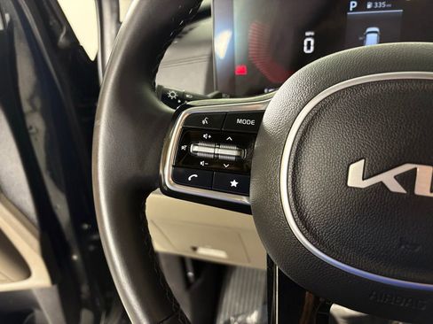 Used 2025 Kia Carnival image 20