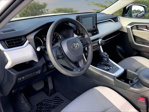 Used 2022 Toyota RAV4 XLE w/ Convenience Package AWD/4WD image 16