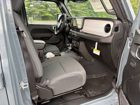 New 2026 Jeep Gladiator Sport AWD/4WD image 10