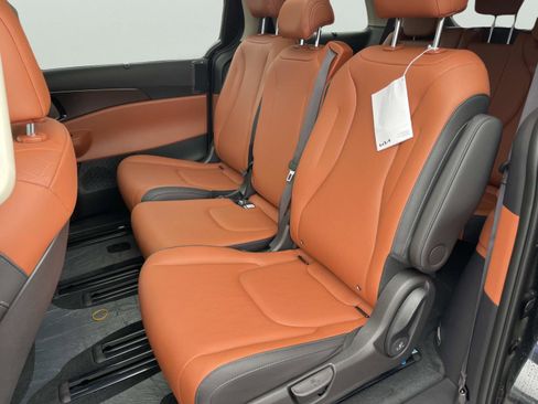 New 2026 Kia Carnival SX w/ SX Dark Edition Package FWD image 20