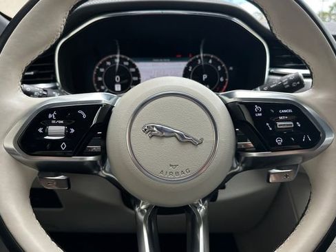 Certified 2024 Jaguar F-PACE R-Dynamic S image 23