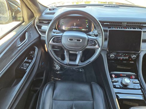 Used 2023 Jeep Grand Cherokee Overland w/ Advanced Protech Group III AWD/4WD image 13