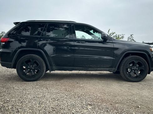 Used 2019 Jeep Grand Cherokee Laredo image 9
