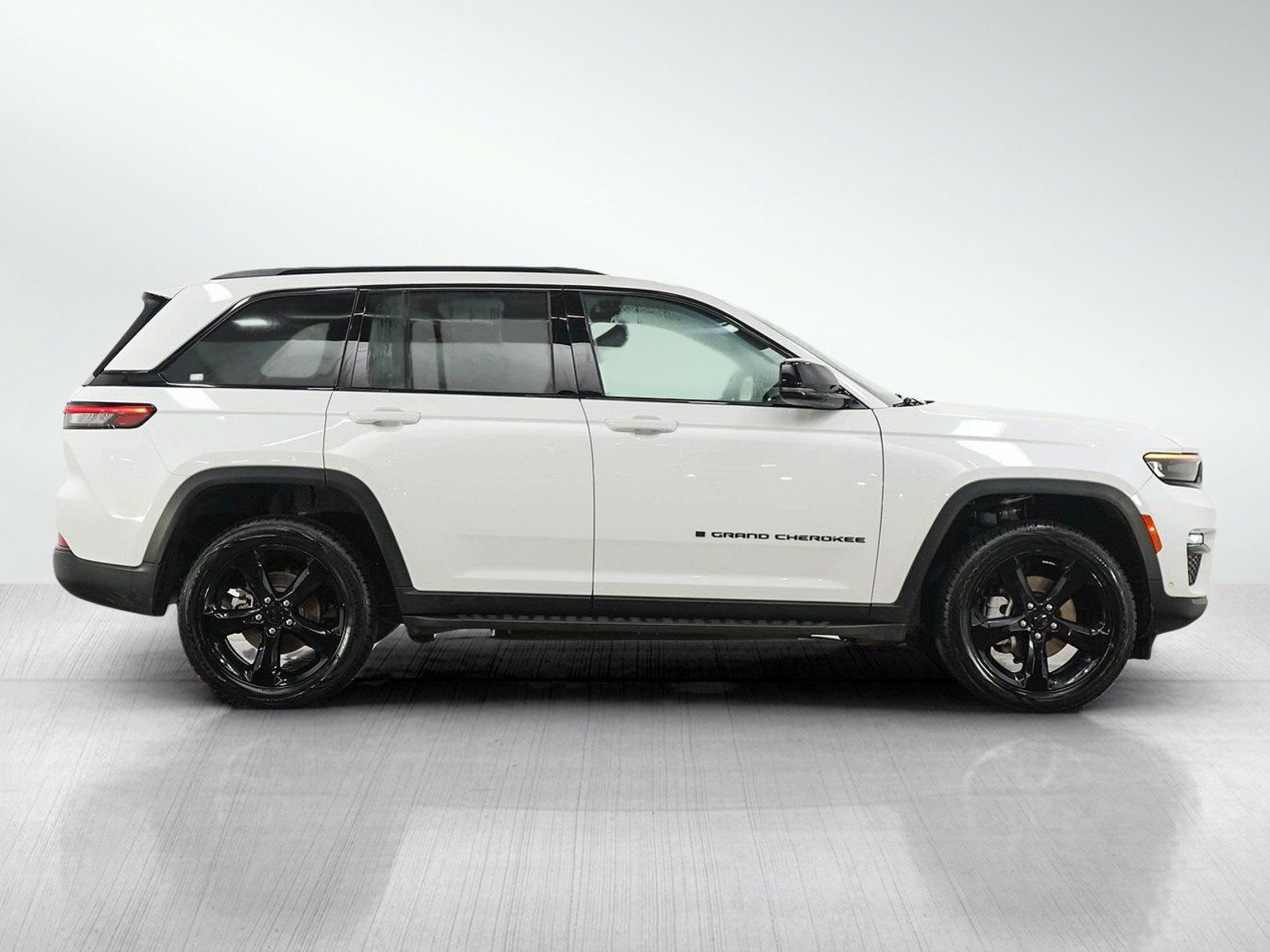 Used 2024 Jeep Grand Cherokee Limited w/ Luxury Tech Group II AWD/4WD image 7