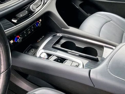 Used 2024 Buick Enclave Premium image 17