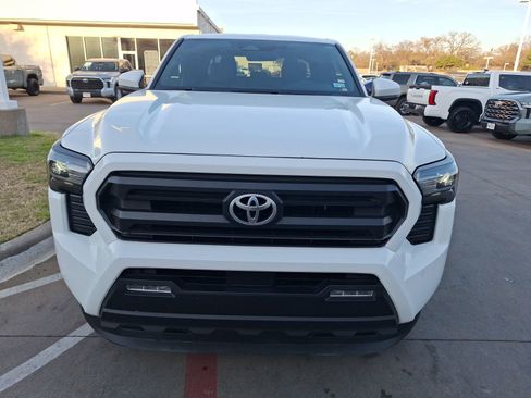Used 2025 Toyota Tacoma SR5 image 9