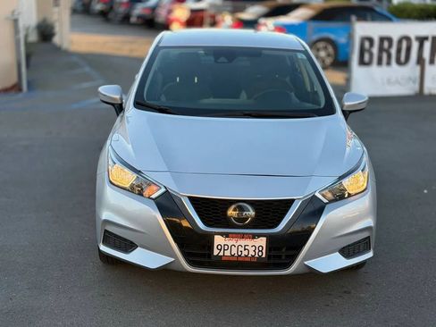 Used 2021 Nissan Versa SV image 5