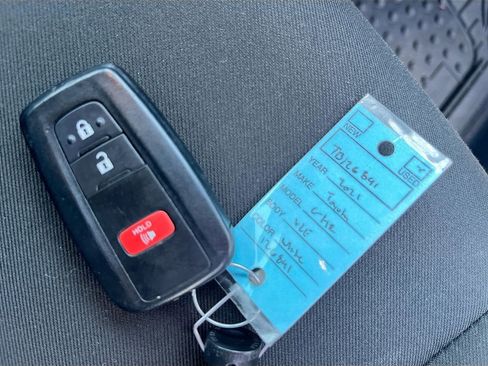 Used 2021 Toyota C-HR XLE FWD image 30