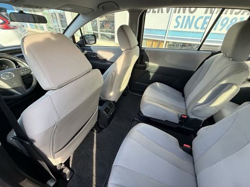 Used 2013 MAZDA MAZDA5 Sport image 27