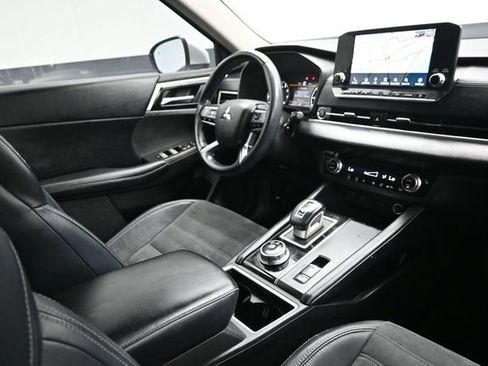 Used 2022 Mitsubishi Outlander SE AWD/4WD image 16