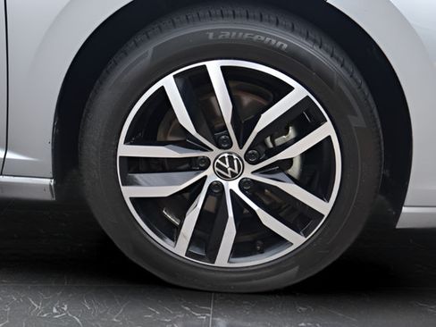 Certified 2025 Volkswagen Jetta SE FWD image 10