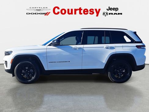 Certified 2024 Jeep Grand Cherokee Altitude image 5