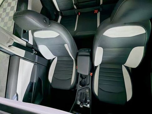 Used 2025 Volkswagen Taos SEL image 14