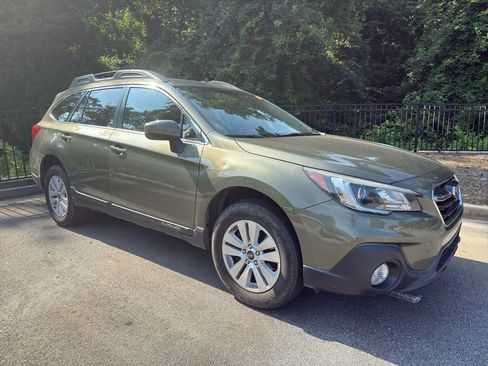 Used 2019 Subaru Outback 2.5i Premium AWD/4WD image 4